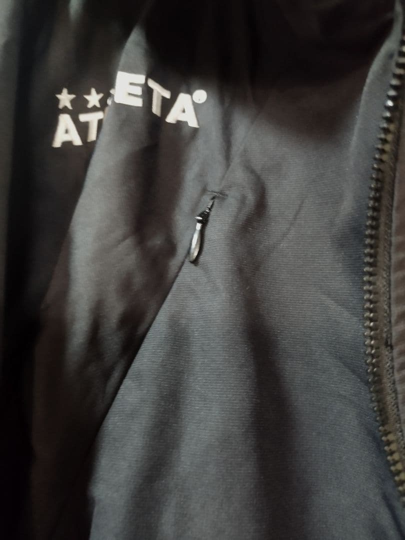 ATHLETA ピステ・ウィンドブレーカー L ブラック