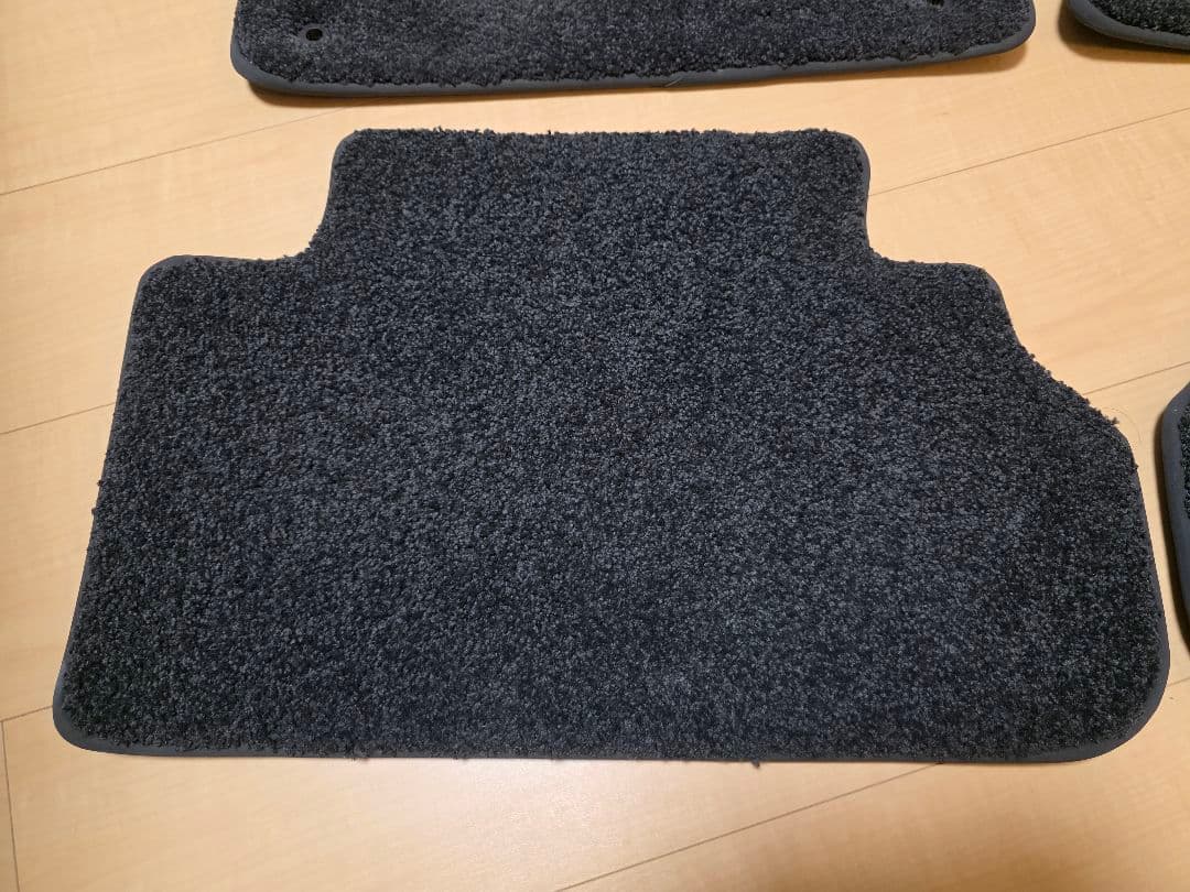 【美品】アウディ Q5 (FY) 純正フロアマット