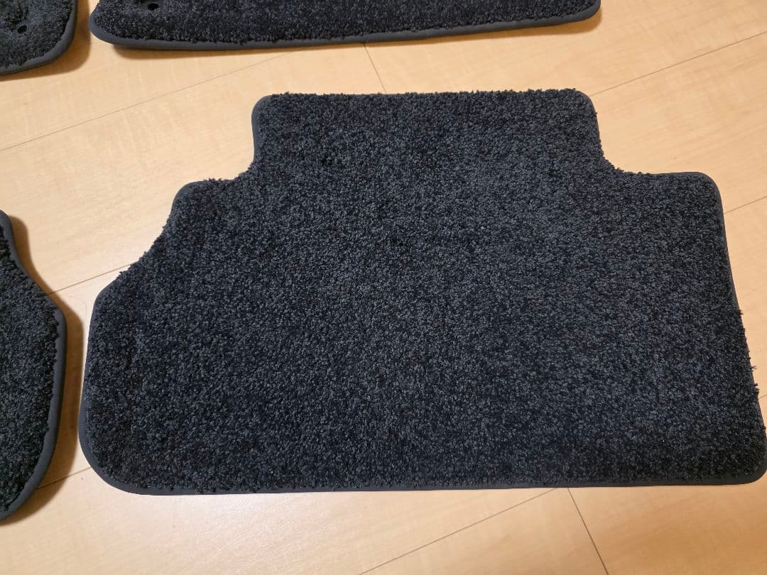 【美品】アウディ Q5 (FY) 純正フロアマット