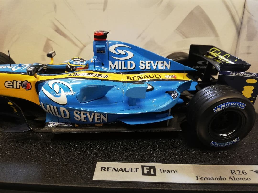 ホットウィール 1/18 ルノー R26 アロンソ 2006 チャンピオン