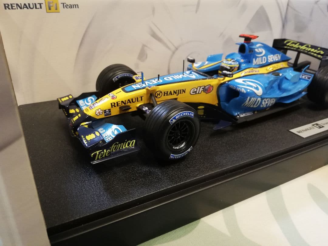 ホットウィール 1/18 ルノー R26 アロンソ 2006 チャンピオン