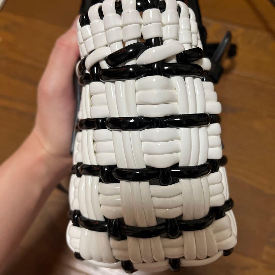 BALENCIAGA かごバッグ 白と黒 編み込み