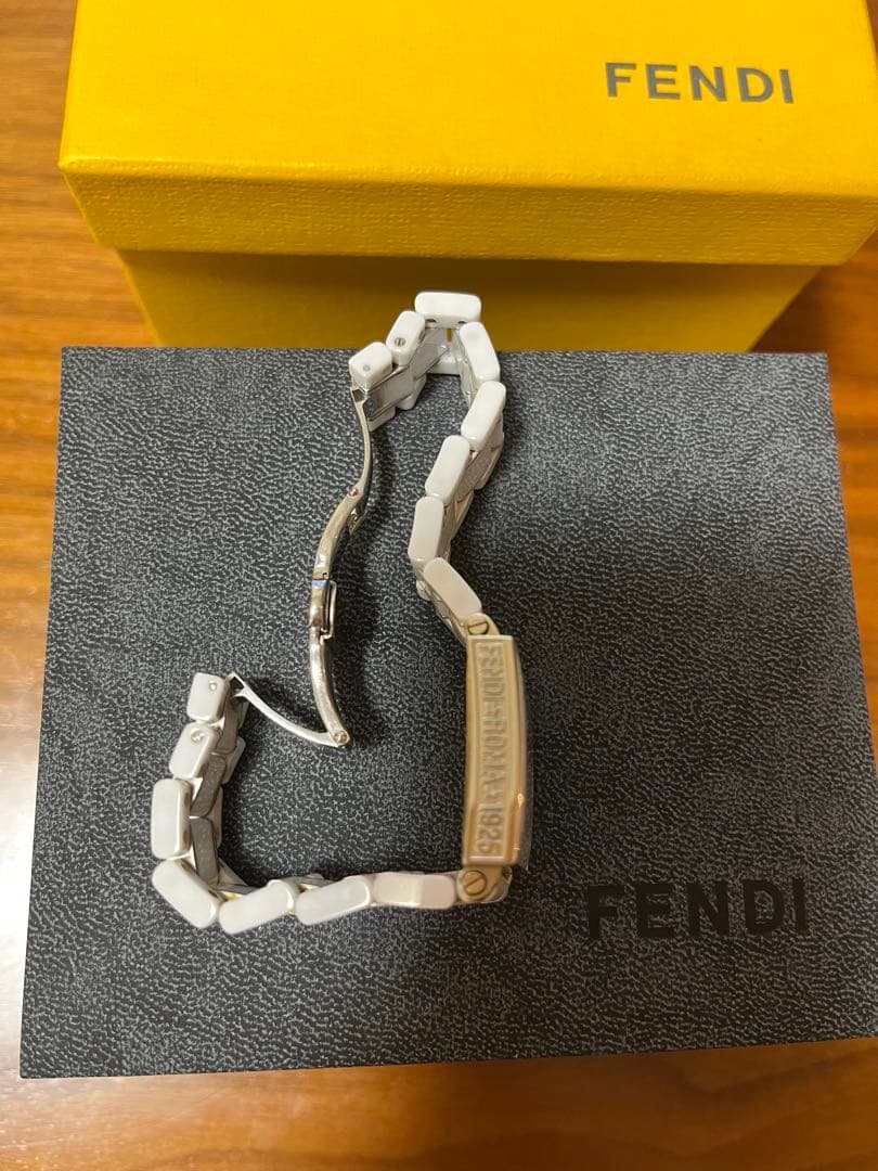 FENDI ホワイトセラミック ダイヤモンド腕時計
