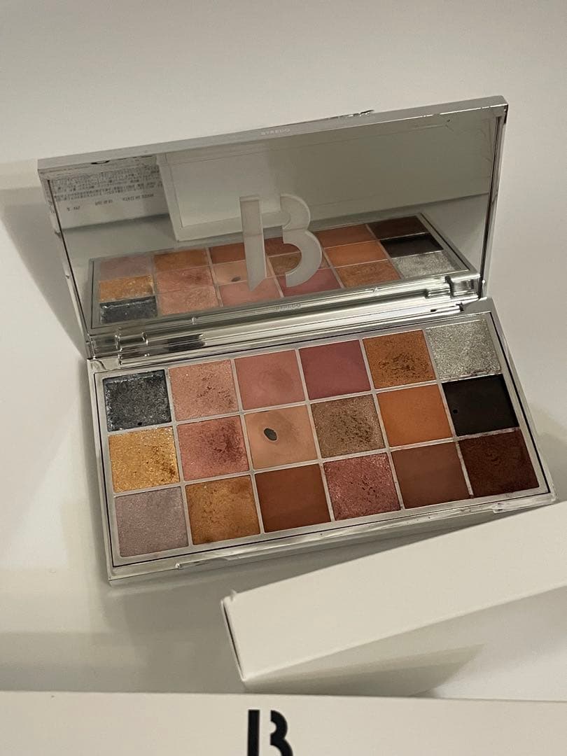 アイシャドウ BYREDO remembrance