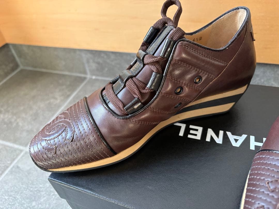 新品未使用　CHANEL ブラウンレザー スニーカー　35 箱あり