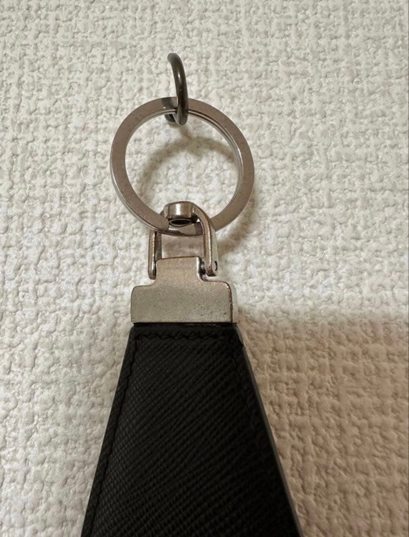 PRADA サフィアーノレザー キーホルダー 黒