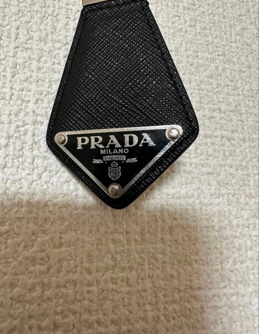 PRADA サフィアーノレザー キーホルダー 黒