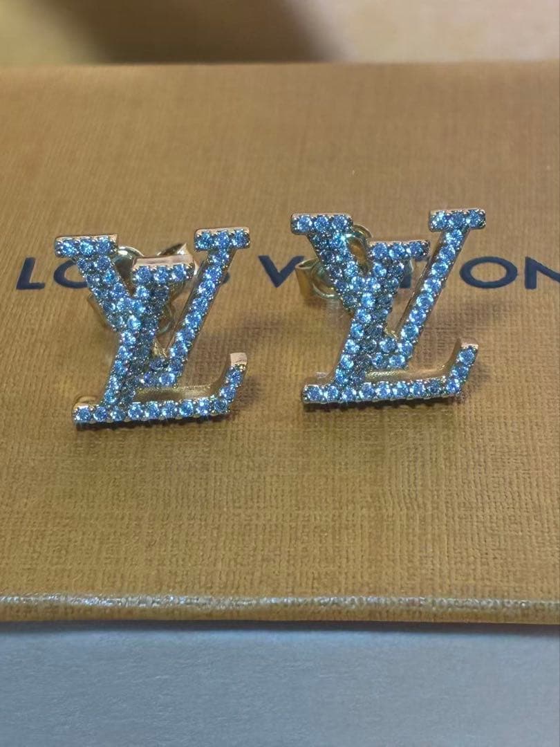 Louis Vuitton ゴールドロゴピアス