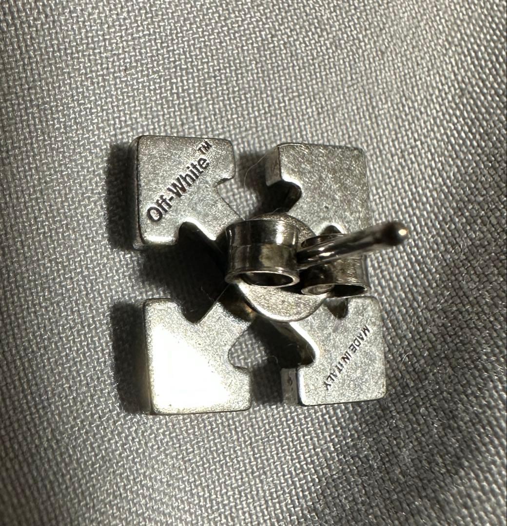 off-whiteピアス