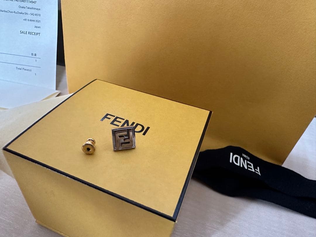 最終値下げ・早い者勝ち'FENDI 片耳ピアスFFロゴ　ゴールドスタッズピアス