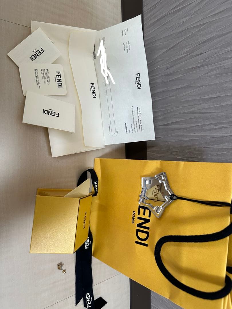 最終値下げ・早い者勝ち'FENDI 片耳ピアスFFロゴ　ゴールドスタッズピアス