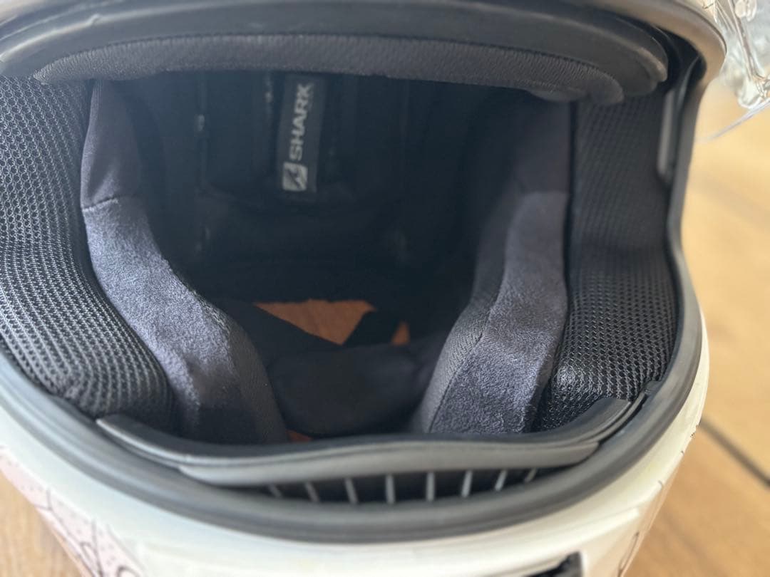 SHARK フルフェイスヘルメット グラフィックデザイン　サイズXS（女性向き）