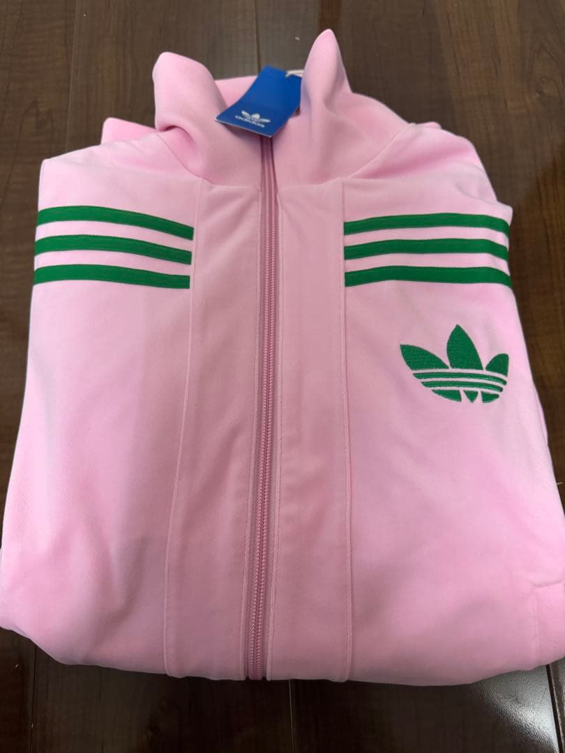 新品　未使用adidas ピンク フルジップジャケット