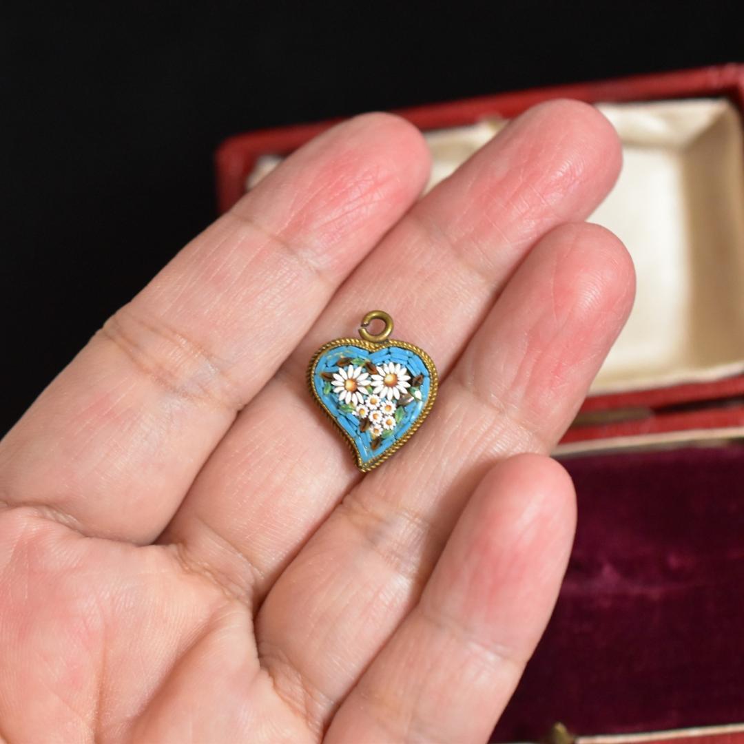 イタリア製アンティーク 小さなマイクロモザイクのハートのチャーム