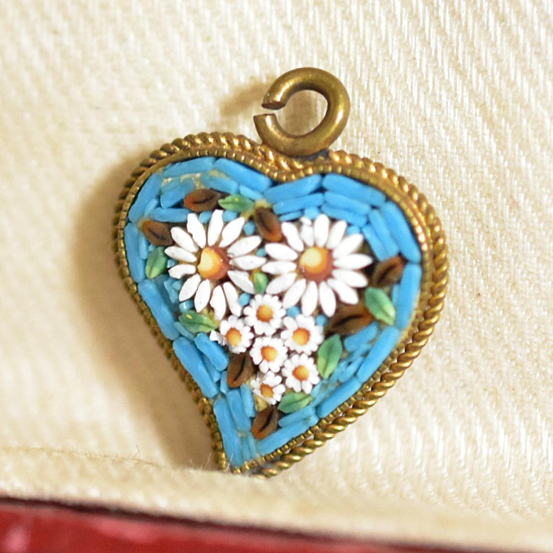イタリア製アンティーク 小さなマイクロモザイクのハートのチャーム