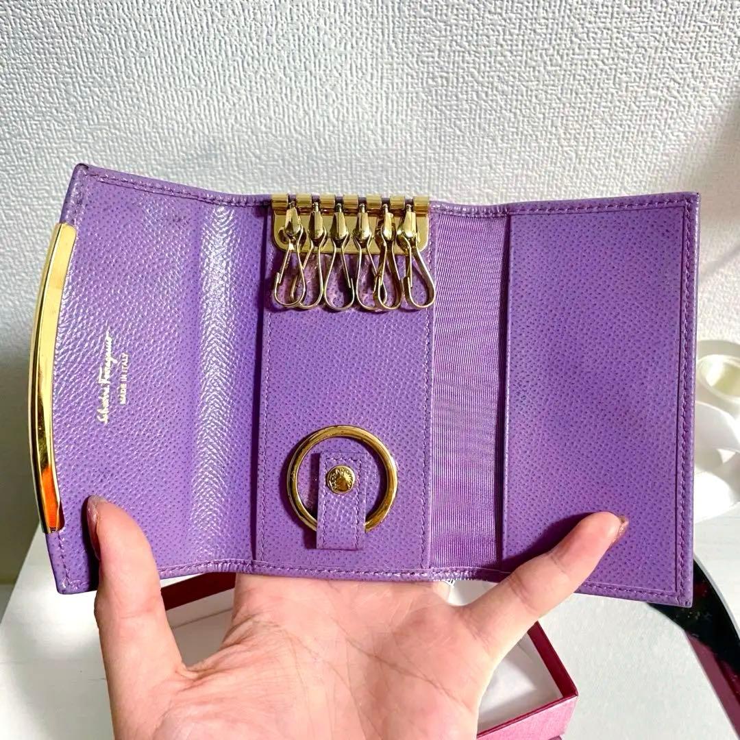 美品✨フェラガモ　6連キーケース　本革　ライトパープル　ガンチーニ金具　ゴールド