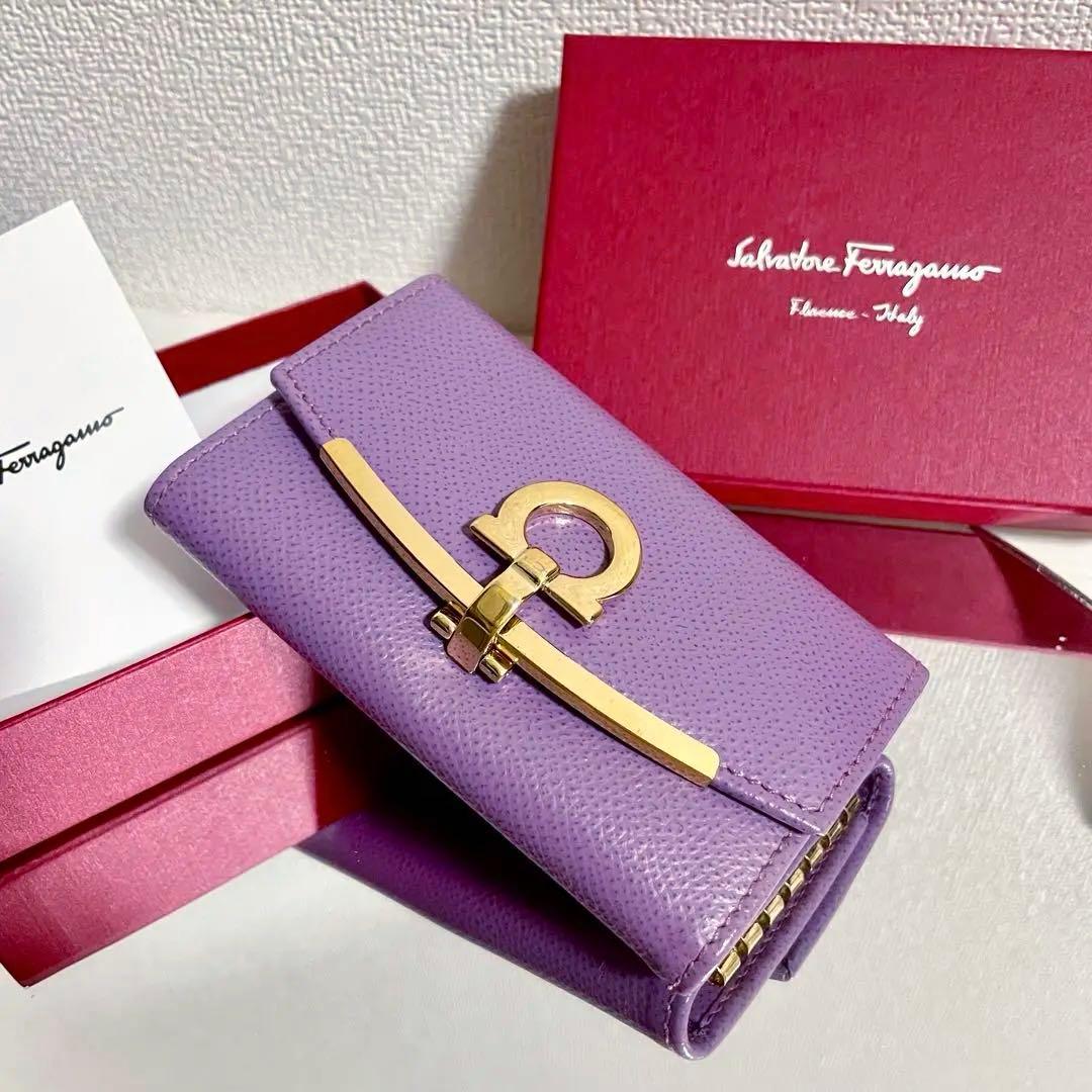 美品✨フェラガモ　6連キーケース　本革　ライトパープル　ガンチーニ金具　ゴールド