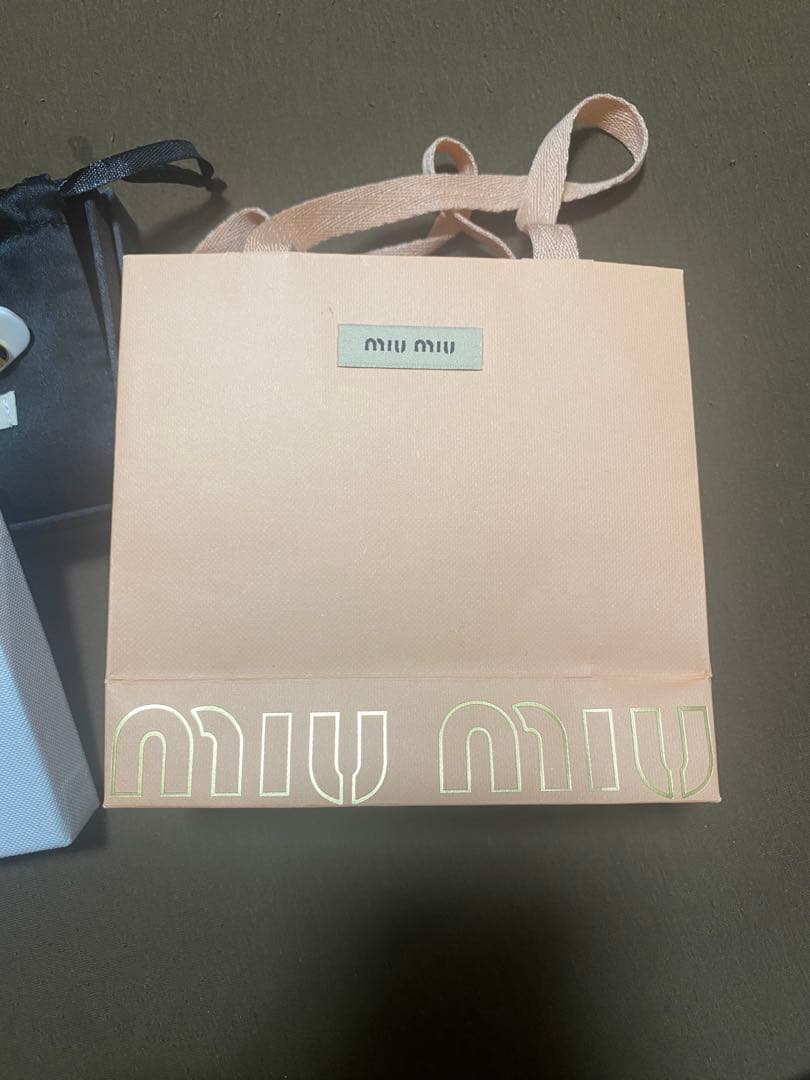 miu miu ロゴヘアピンセット　白