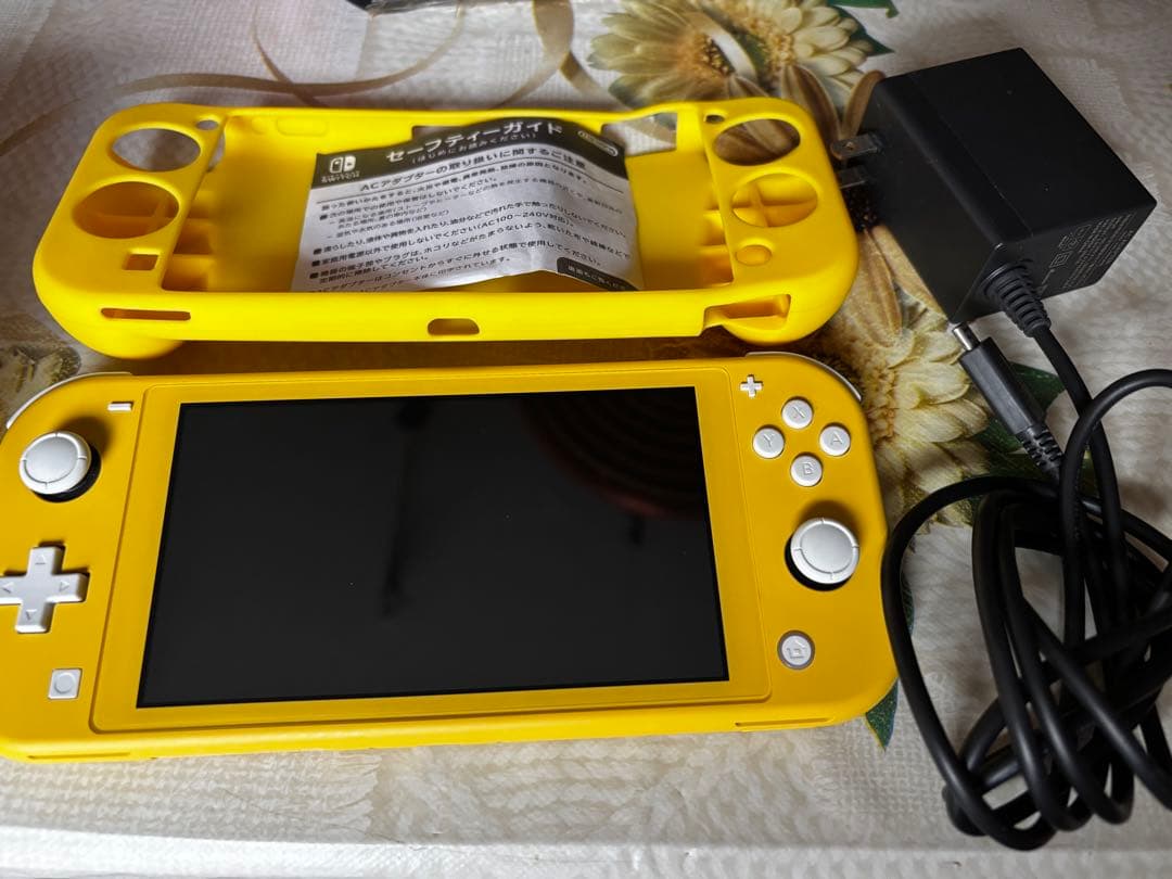 り*ー様 Nintendo Switch Lite イエロー