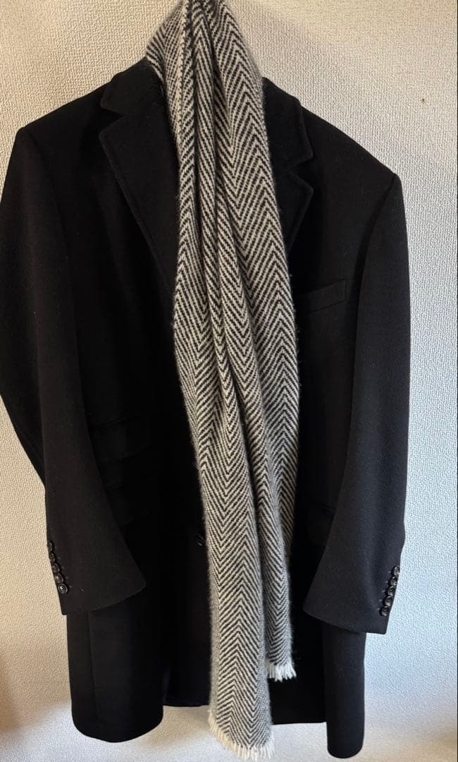 ARIANNA ヘリンボーンマフラー ブラックホワイト　ふわふわ素材