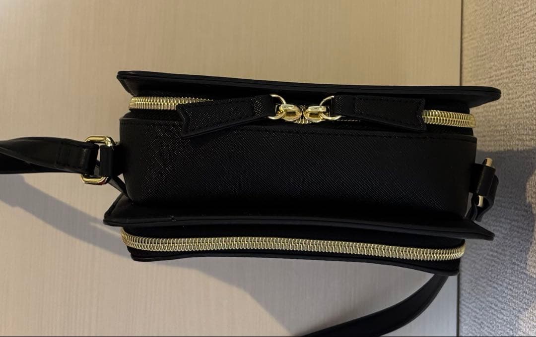 & chouette　クリアポケット付き縦型ショルダーバッグ　ブラック