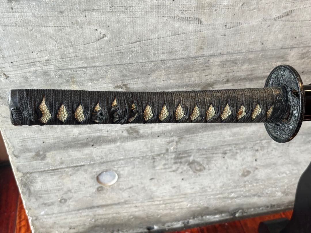 日本刀(模造刀)波紋あり 木製刀掛台付