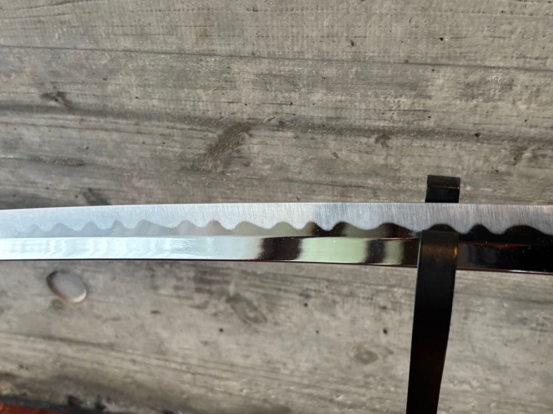 日本刀(模造刀)波紋あり 木製刀掛台付