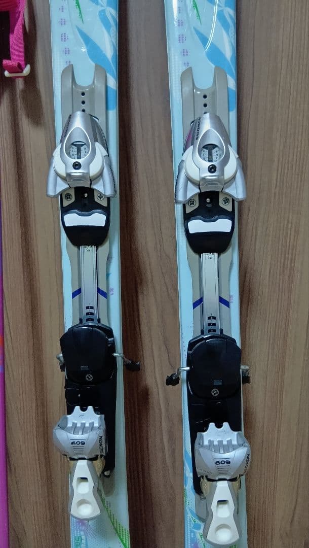 SALOMON レディース　スキー板150 cm 、ストック115cmのセット