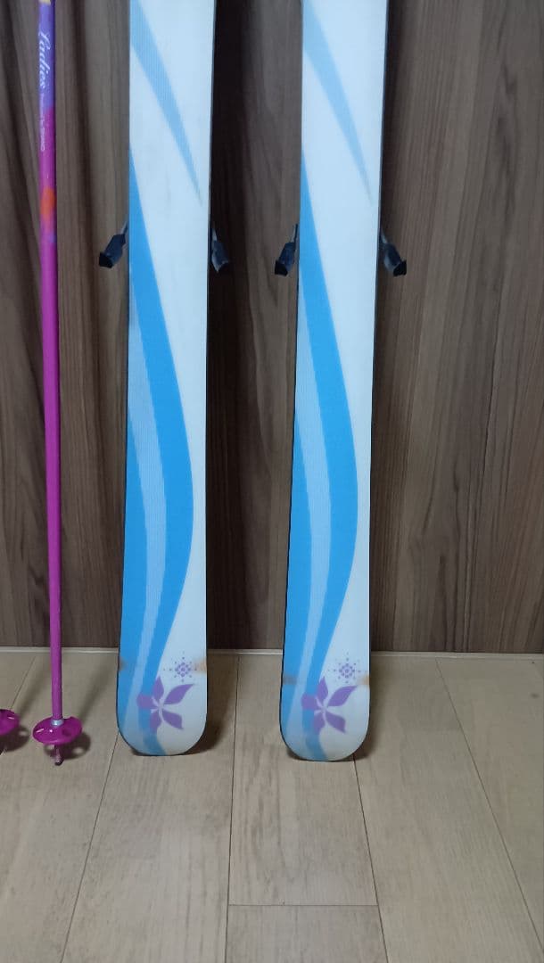 SALOMON レディース　スキー板150 cm 、ストック115cmのセット