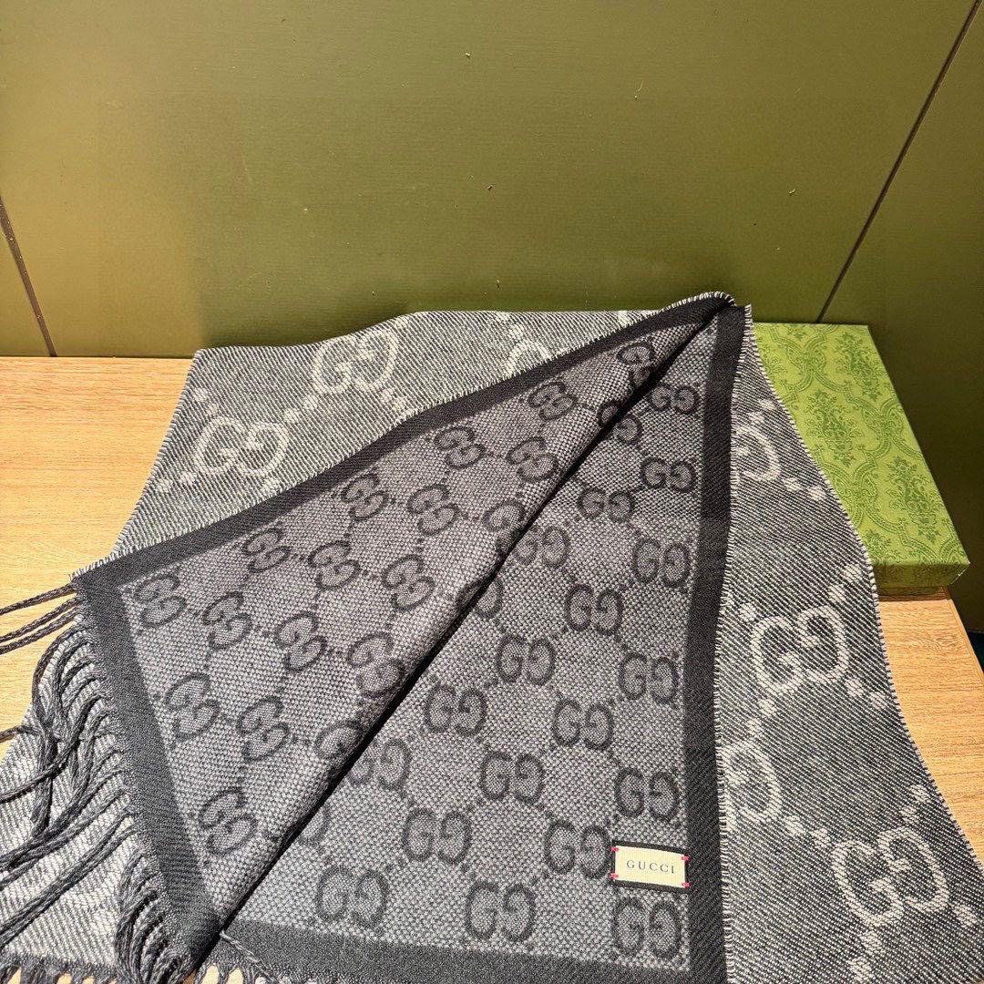 GUCCI 　GG柄 マフラー
