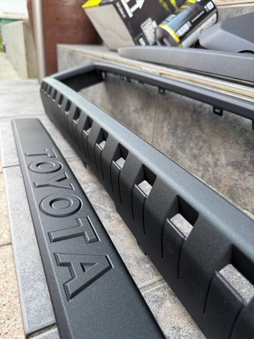 ランドクルーザー250 グリル　モール　リアガーニッシュ　ラプターライナー塗装