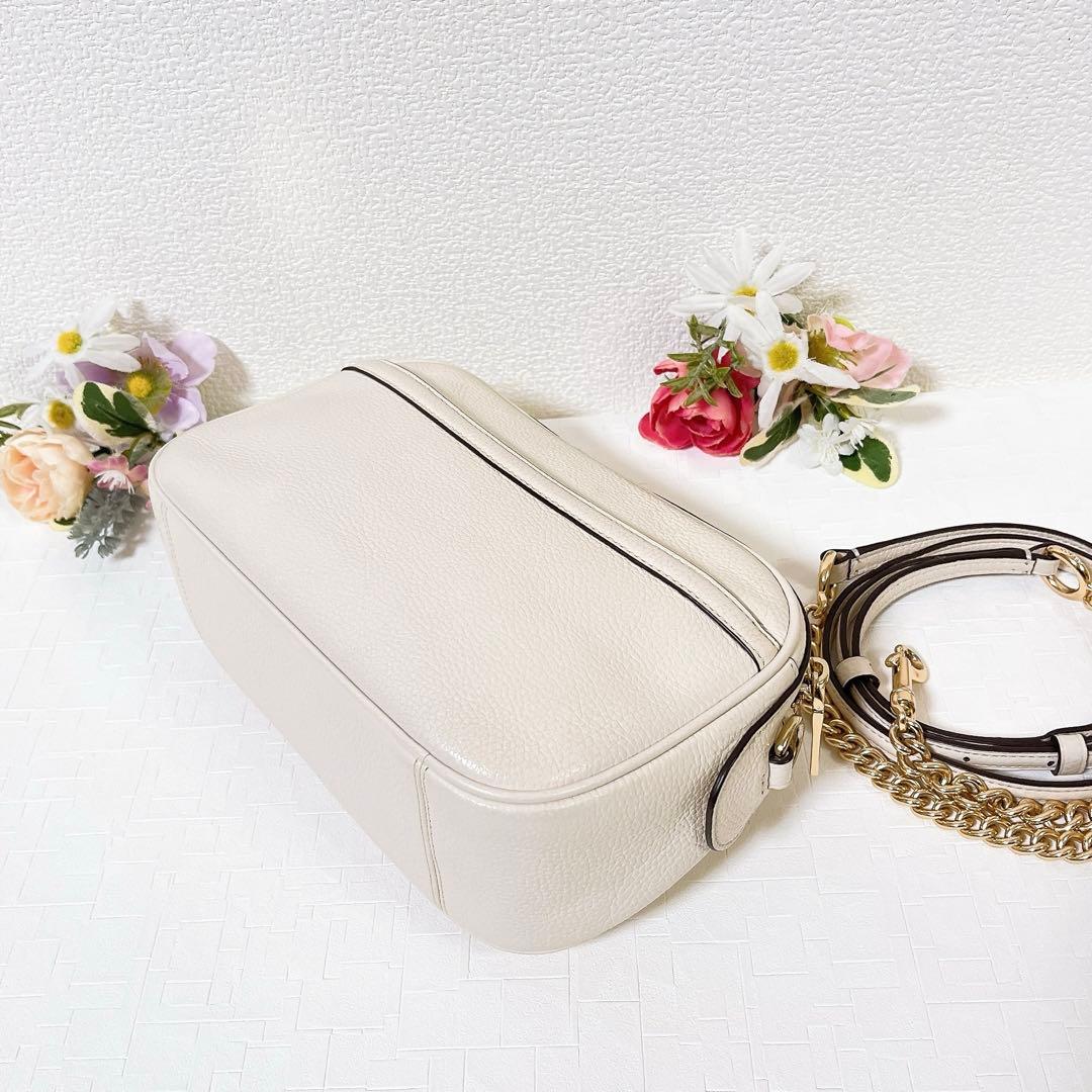 【美品】COACH ショルダーバッグ 斜め掛け カメラバッグ チェーン チャーム