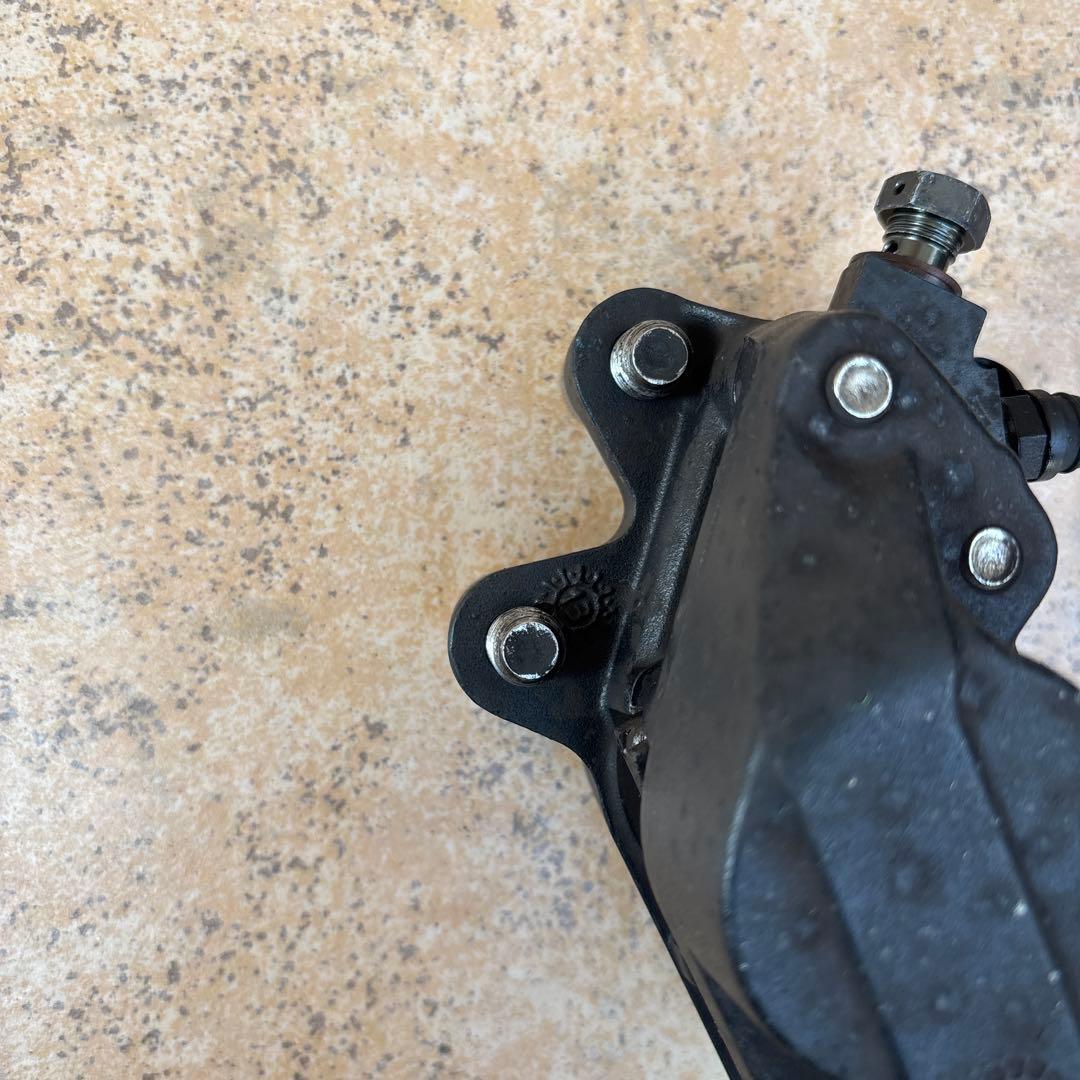 brembo ブレーキキャリパー 黒