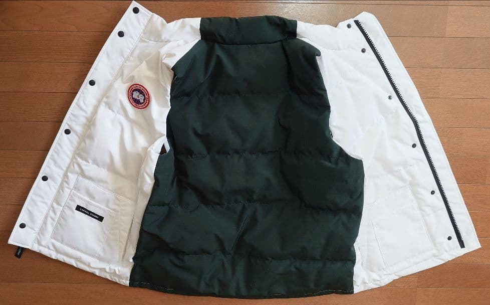 も*ん様 ✅完全未使用新品　カナダグース　ベスト　ＬSize　定価99,000円