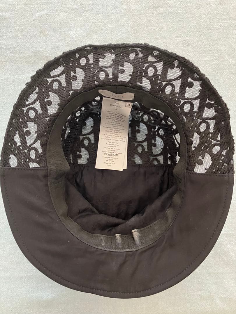 レース付き黒バケットハット