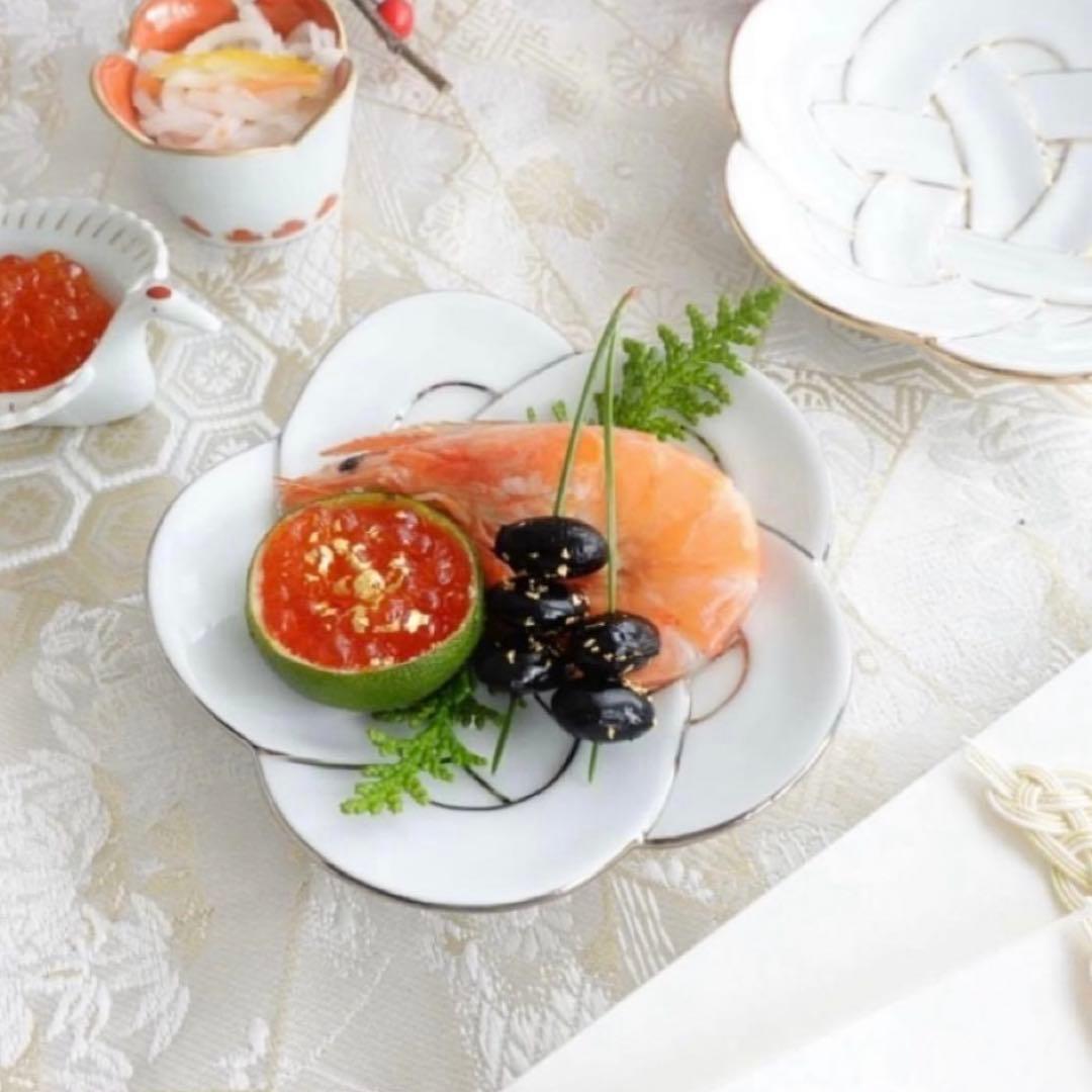 【新品】【大人気】有田焼田清窯　太白プラチナ線梅結び小皿　縁起物