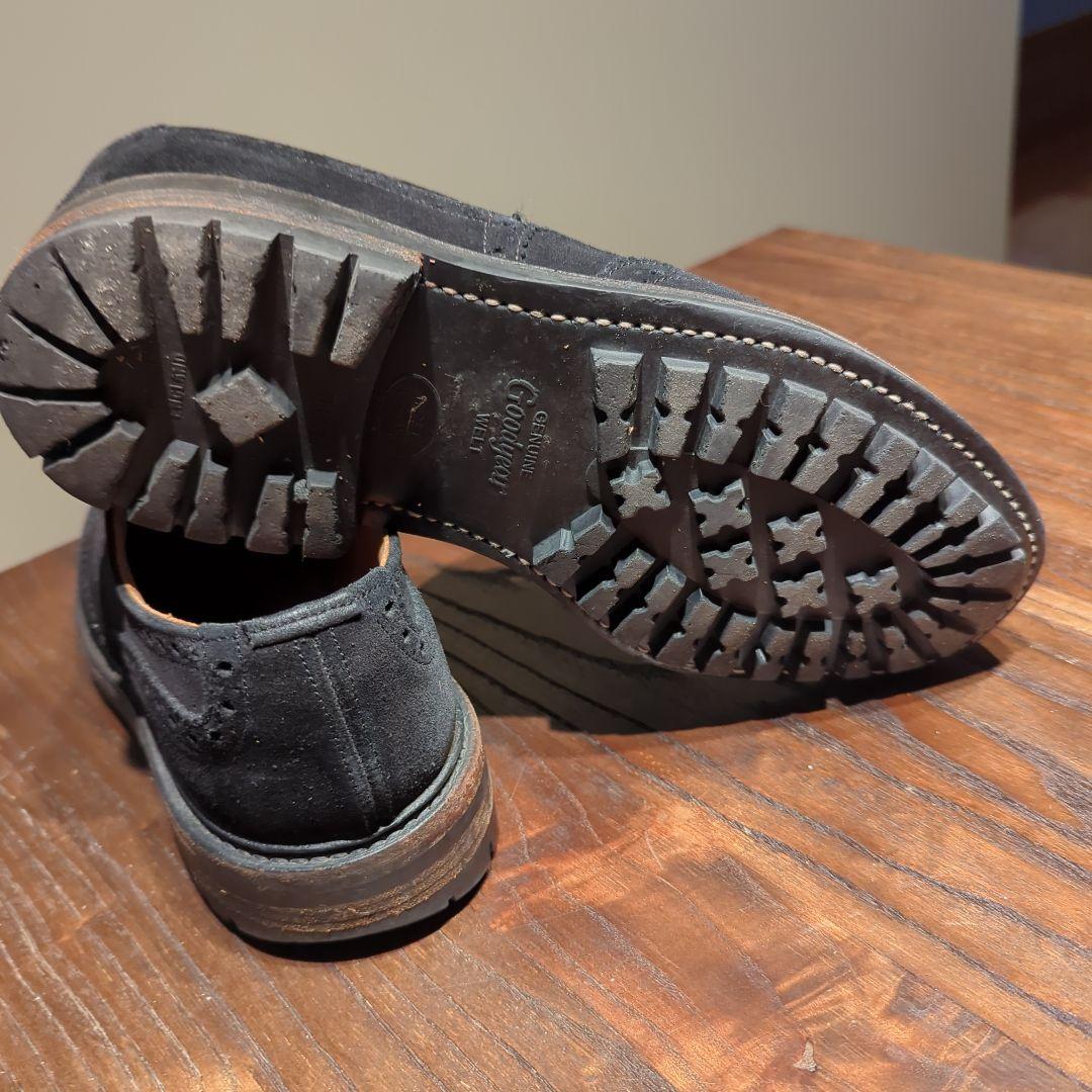 Tricker'pブラック スエード ウィングチップ ドレスシューズ