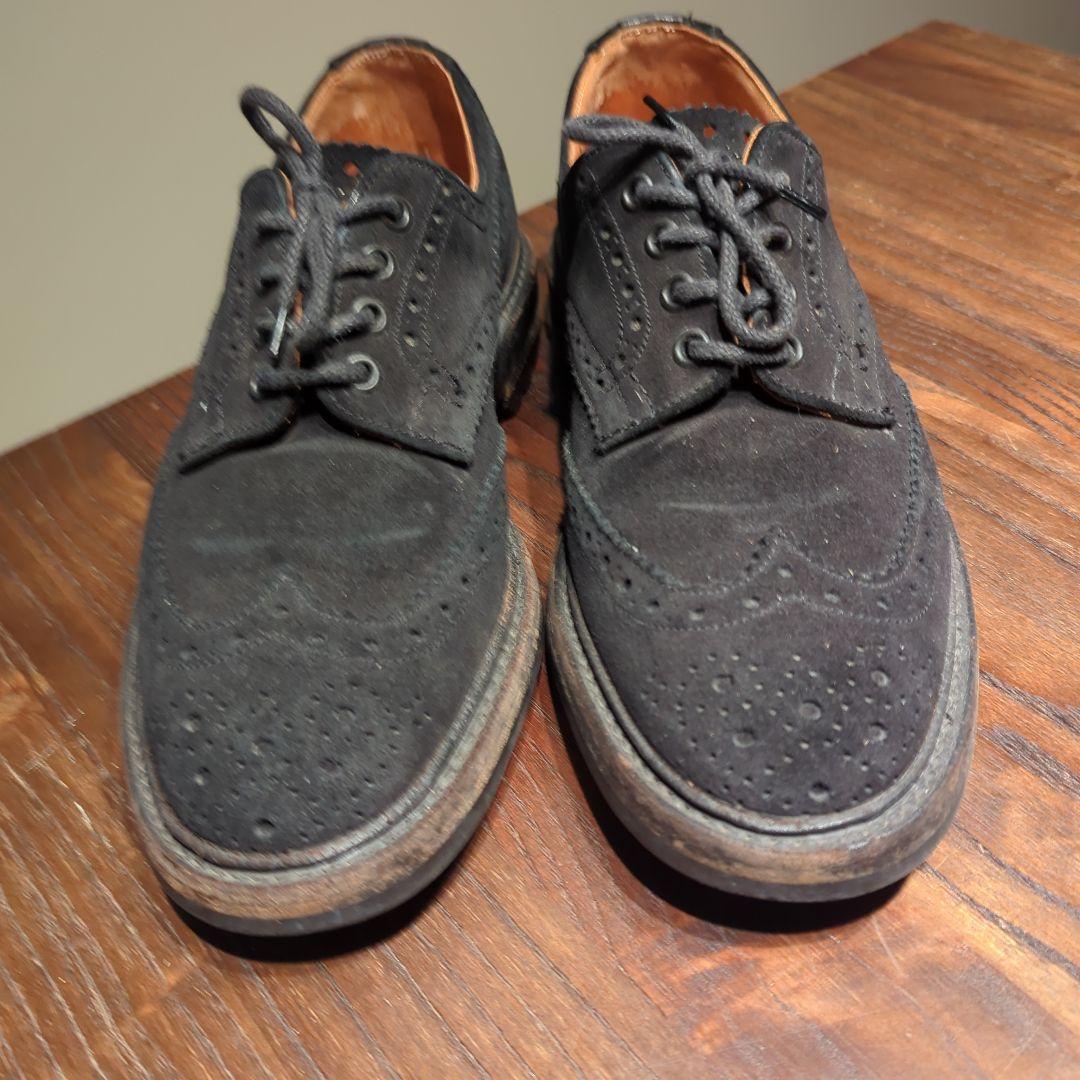 Tricker'pブラック スエード ウィングチップ ドレスシューズ