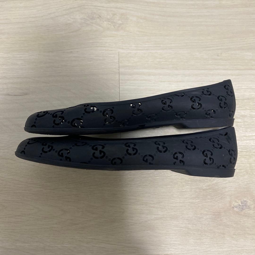 gucci ブラックロゴフラットシューズ