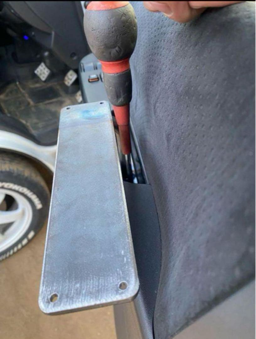 ハイエース200系　スーパーGL アームレスト　運転席側　腕おき台 アームレスト