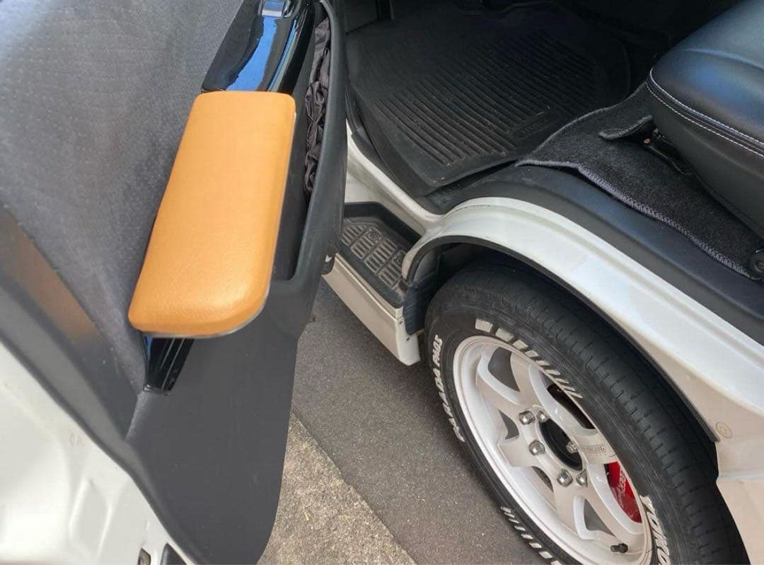 ハイエース200系　スーパーGL アームレスト　運転席側　腕おき台 アームレスト