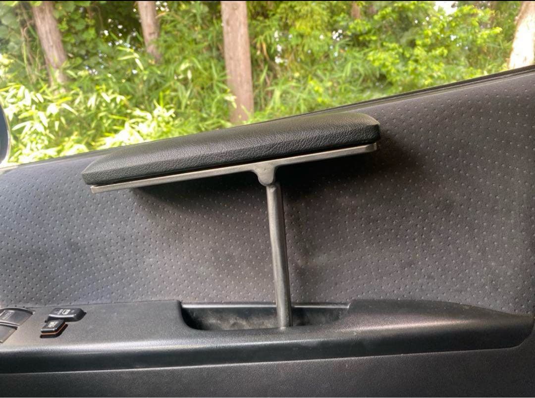 ハイエース200系　スーパーGL アームレスト　運転席側　腕おき台 アームレスト