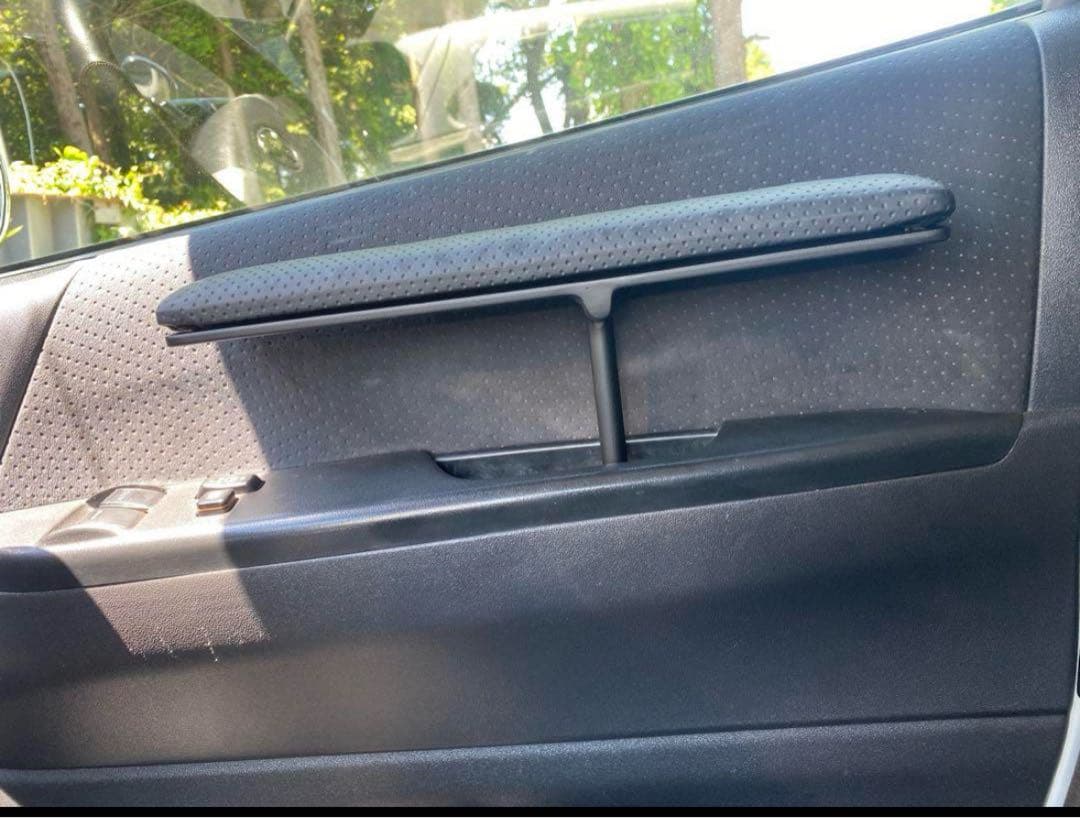 ハイエース200系　スーパーGL アームレスト　運転席側　腕おき台 アームレスト