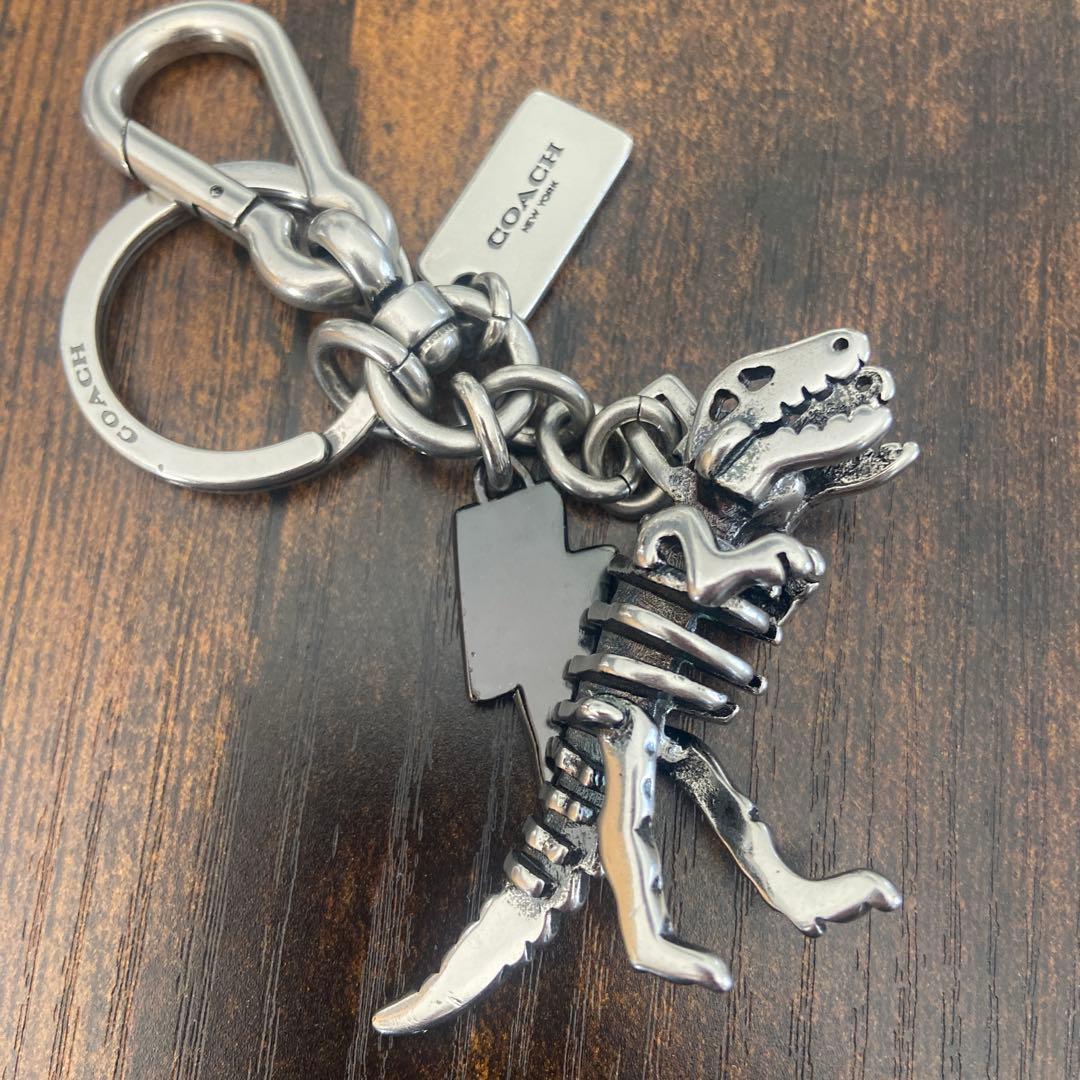 COACH レキシー キーホルダー ダイナソー メタル 恐竜 チャーム