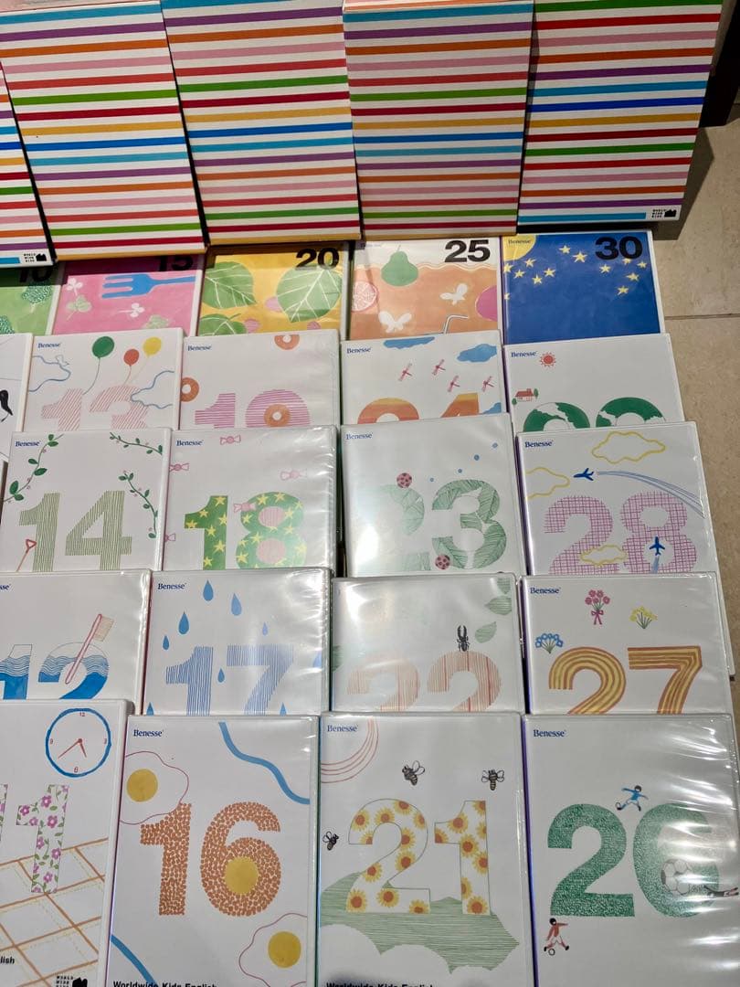 6割新品未開封ワールドワイドキッズDVD30点&CD24点&絵本26点