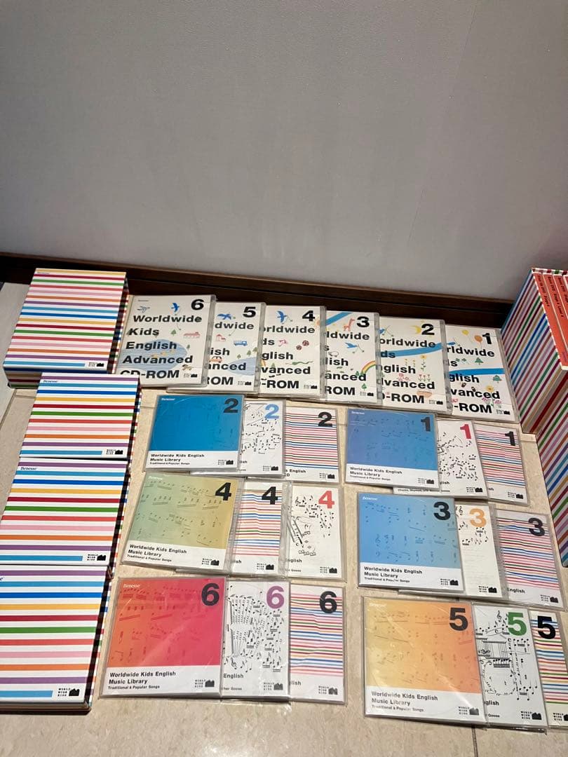 6割新品未開封ワールドワイドキッズDVD30点&CD24点&絵本26点