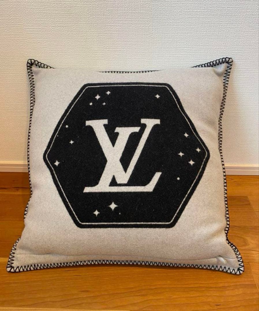 LOUIS VUITTON 宇宙飛行士クッション