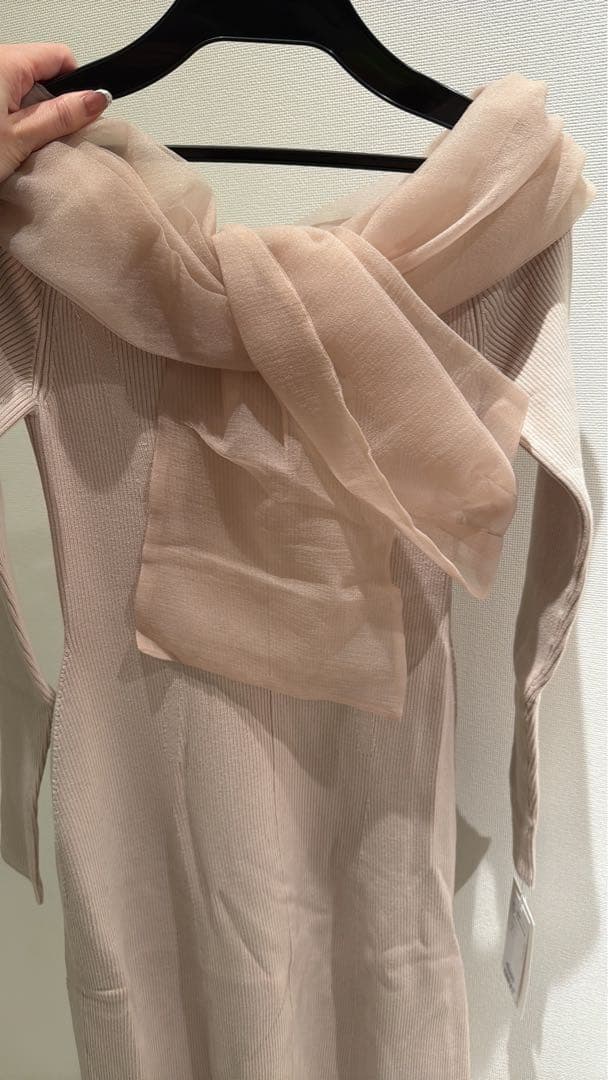 フレイアイディー　新品タグ付き　オフショルニットワンピース　1サイズ