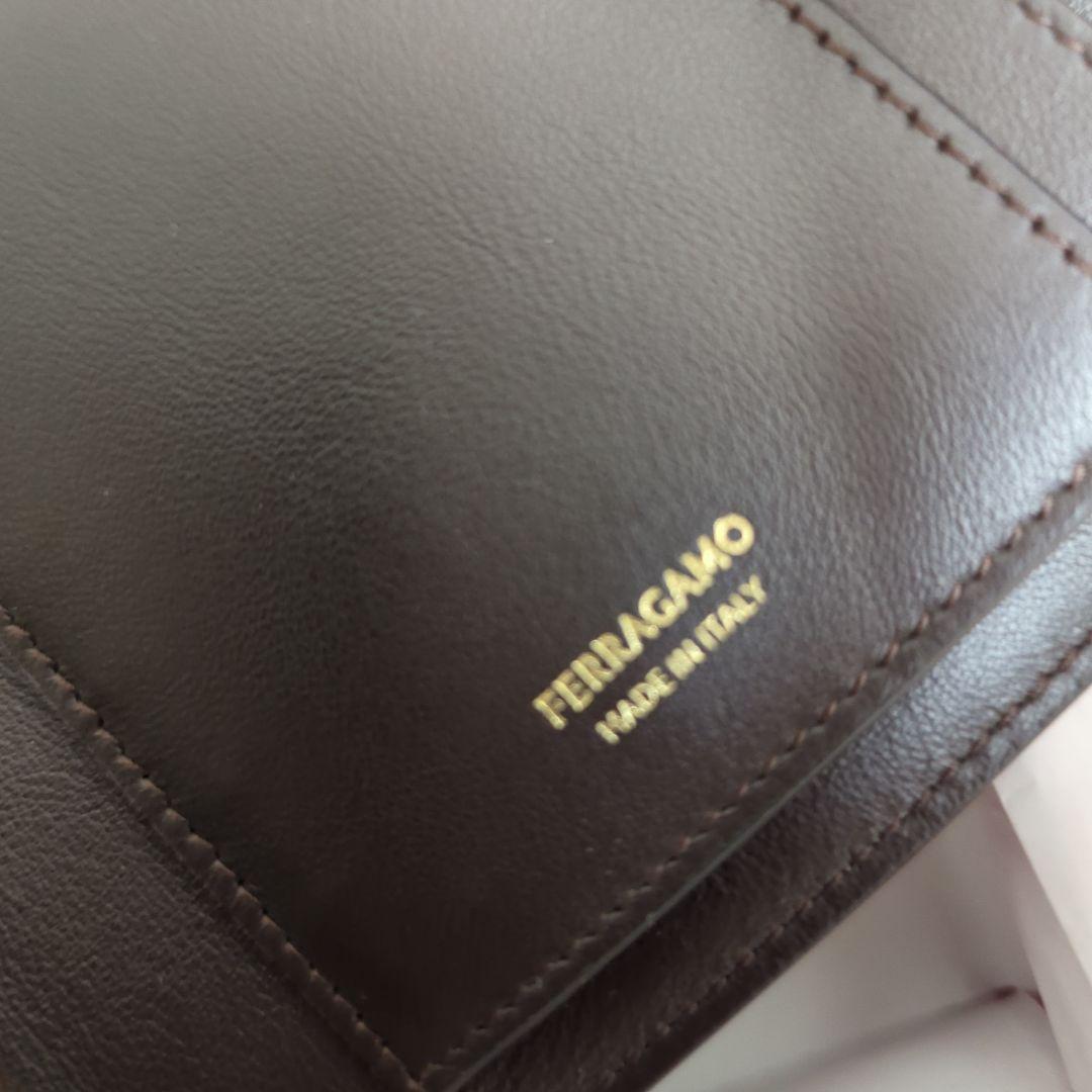 新品未使用　FERRAGAMO 　ワンダレディス　エナメル長財布　黒✕茶