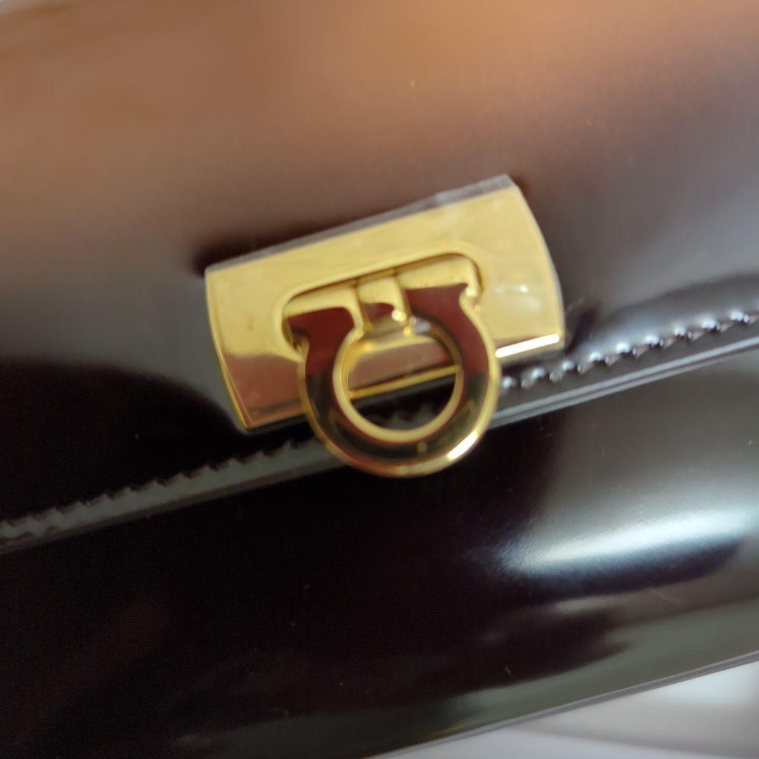新品未使用　FERRAGAMO 　ワンダレディス　エナメル長財布　黒✕茶